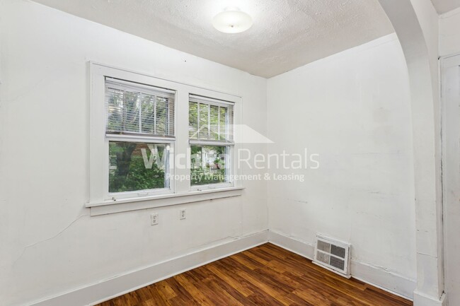 Building Photo - ***1/2 off first month's rent***