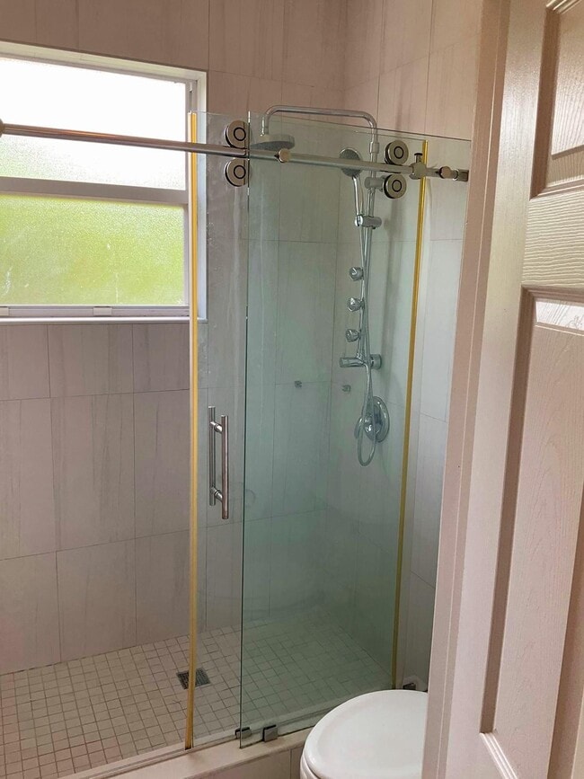 Building Photo - 6639 Hidden Cove Dr