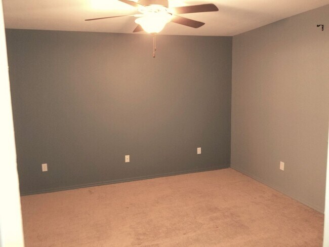 Building Photo - Beautifully Upgraded West-Flagstaff 1bd/1ba Condo in The Arbors Near NAU/CCC- Students OK!!! NO P...