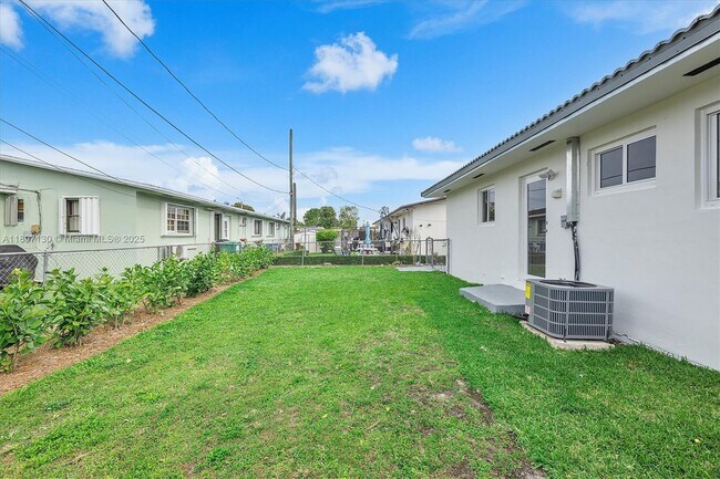 Building Photo - 3820 SW 92nd Ave