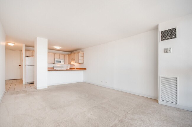 Building Photo - 1540 N La Salle Dr