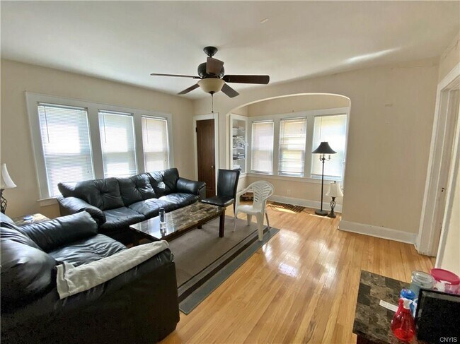 Building Photo - 208 Bassett St