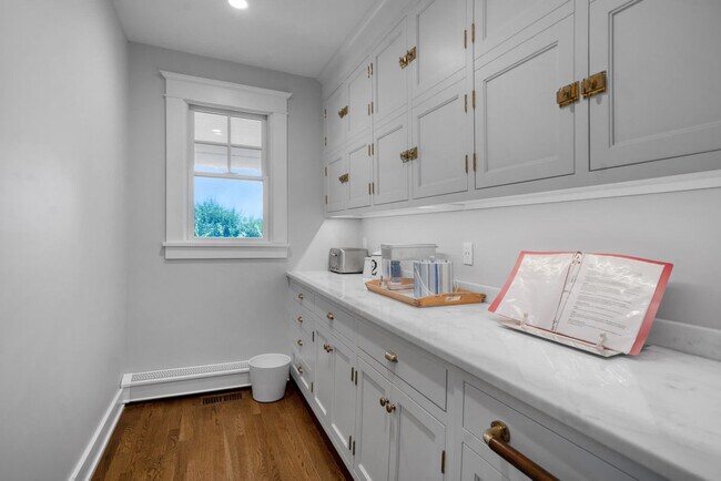 Building Photo - 912 Peconic Bay Blvd