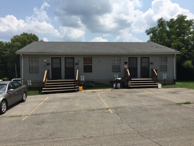 Building Photo - 740 Boone St