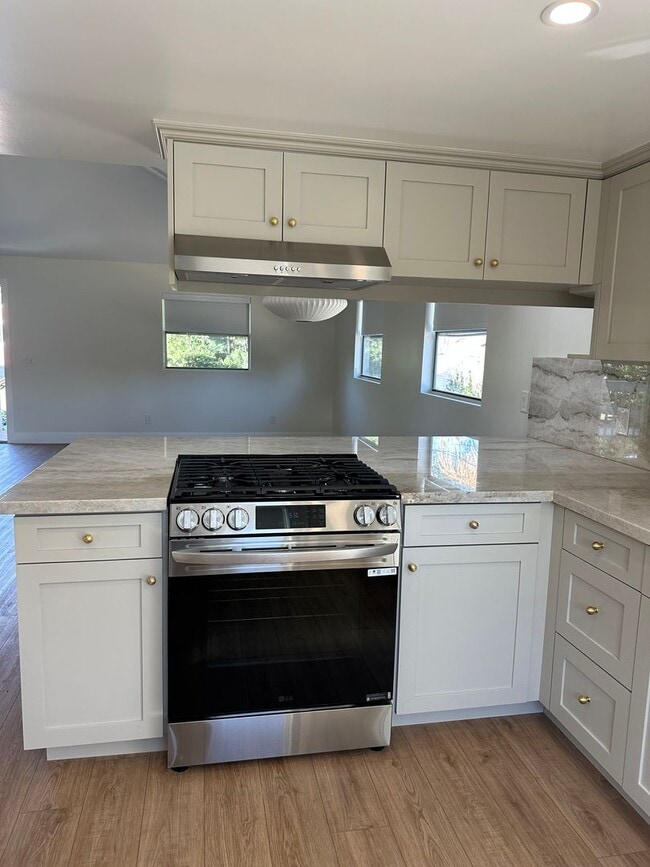 Building Photo - 335 S Grand St