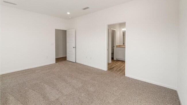Building Photo - 46 Bluebeech St