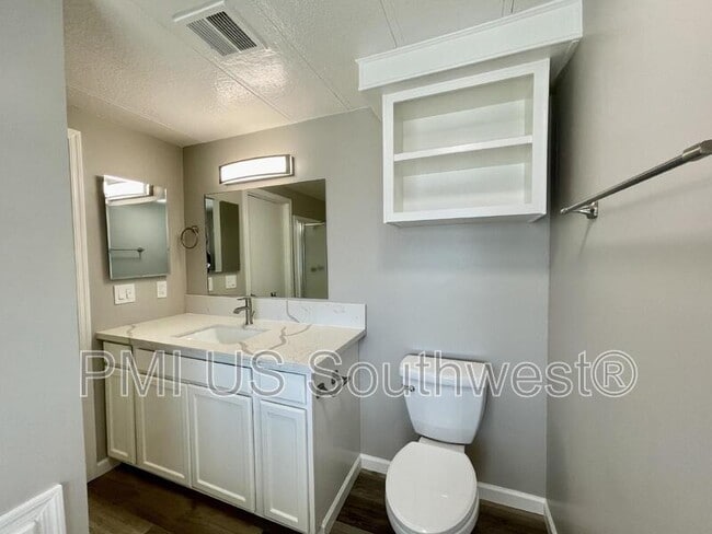 Building Photo - 738 Swan Dr