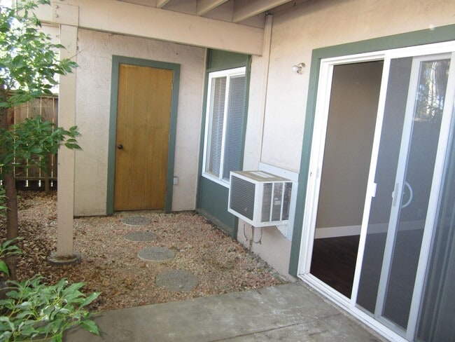 Building Photo - BEAUTIFUL 1 BEDROOM X1 BATHROOM CONDO!!! NOW LEASING!!!