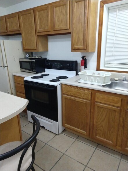 Building Photo - 533 N Bluff St