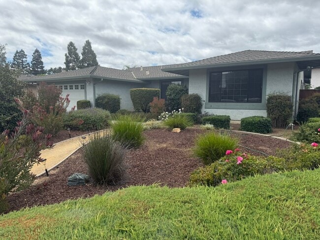 Primary Photo - 515 La Baree Dr
