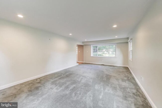 Building Photo - 13704 Beret Pl