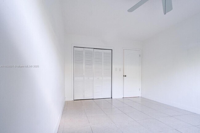 Building Photo - 2325 NE 191st St