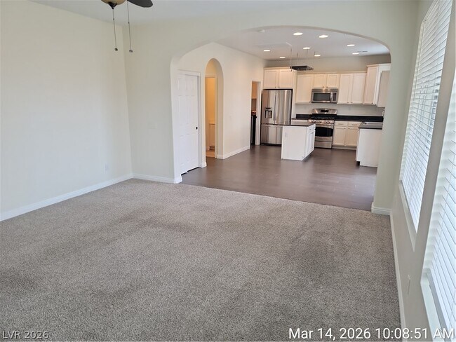 Building Photo - 998 Lone Pine River Ave