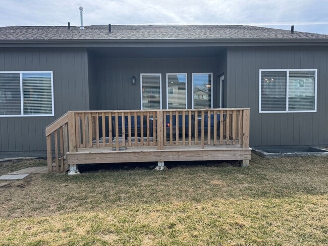 Building Photo - 1914 Hummingbird Dr