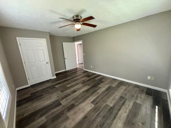 Building Photo - 108 Scott Dr