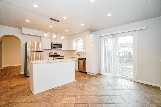 Building Photo - 1181 Onslow Dr