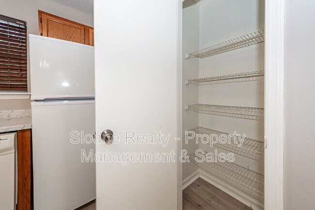 Building Photo - 5161 Eastway St