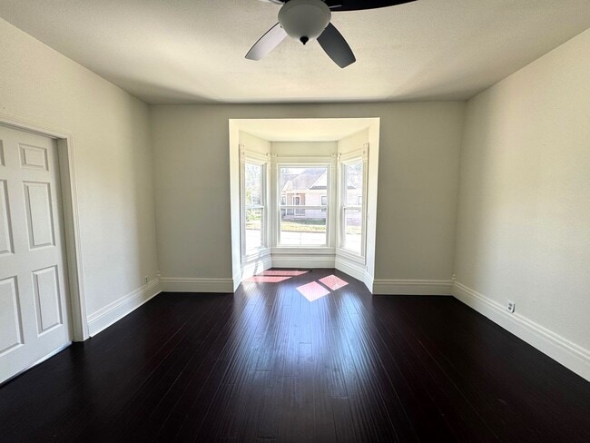 Building Photo - Historic Home for Rent in Downtown Siloam