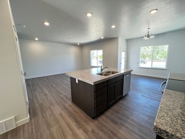 Building Photo - TOWNHOUSE IN TAYLORSVILLE