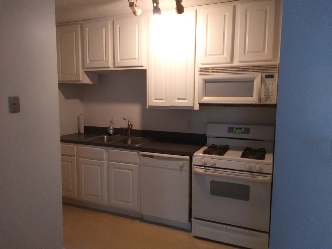 Building Photo - 1750 N Marywood Ave