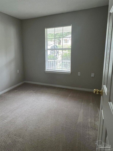 Building Photo - 5294 Overbrook Dr