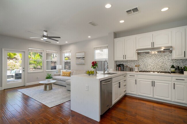 Building Photo - Tassajara Cottages Danville Home - Super Convenient Location