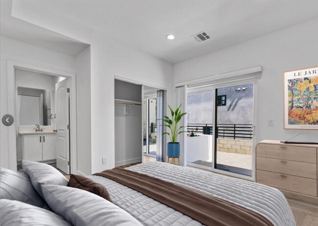 Building Photo - 4643 1/2 W. 18th