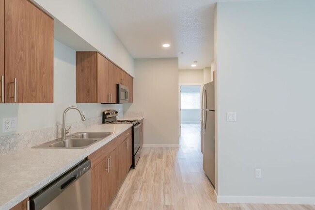 Building Photo - 13001 S Crompton Lane