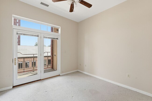 Building Photo - Experience elevated city living in this beautifully maintained residence ideally situated in the ...