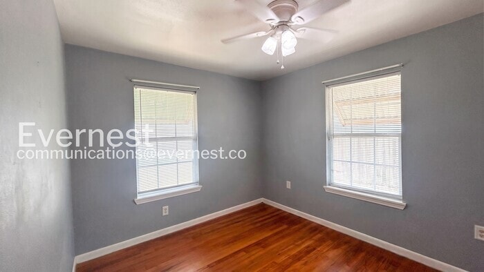 Building Photo - 118 Cravens Ave