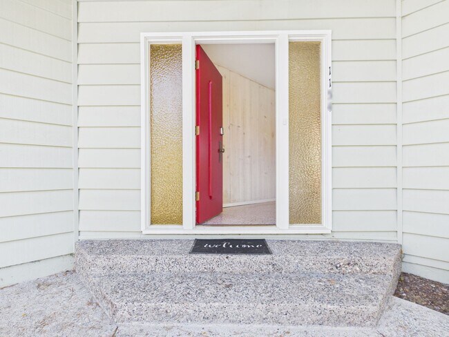 Building Photo - 4 Bedroom family home in Pebble Beach