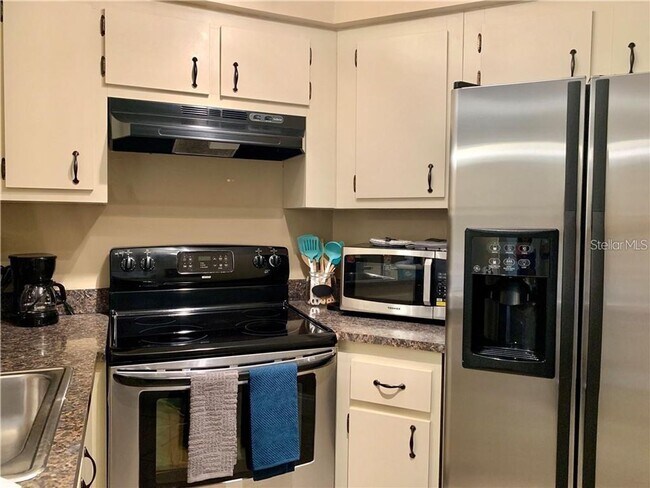 Building Photo - Southpointe Condo