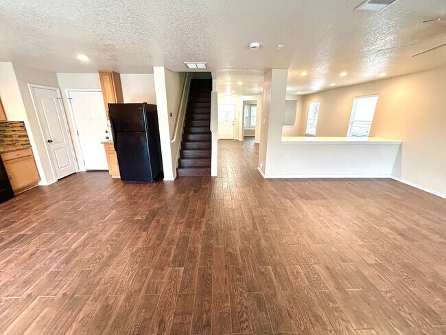 Building Photo - *MOVE IN SPECIAL* Beautiful 4-Bedroom Home Near UTSA & La Cantera! AVAILABLE NOW!