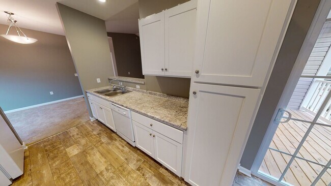Building Photo - Lower Level Rear View 3 Bed 2 Bath in a Ga...