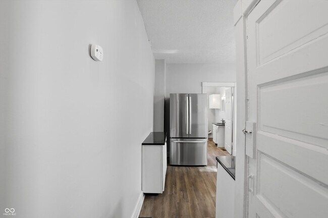 Building Photo - 512 N Beville Ave