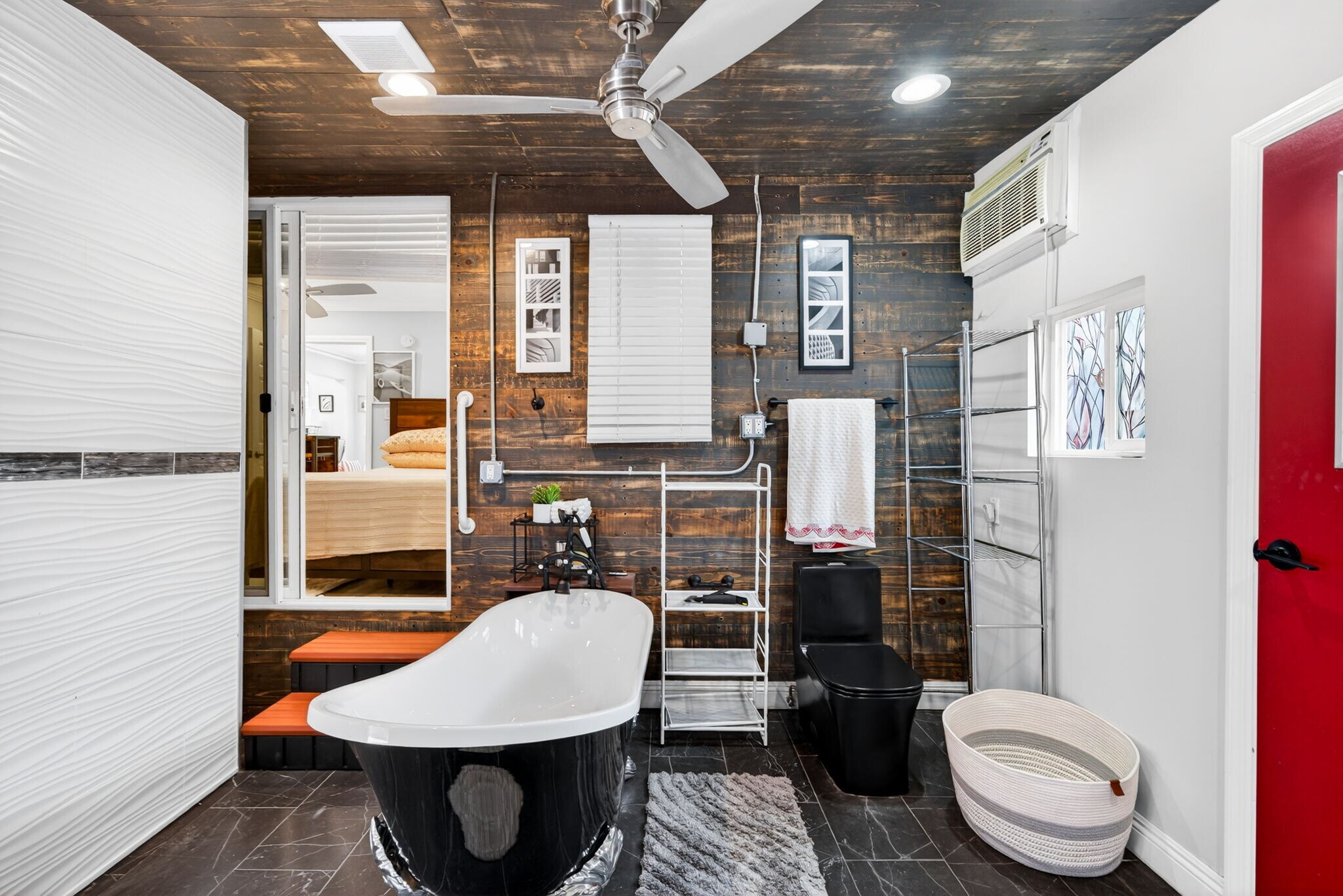 Building Photo - 1200 Tamarind Ave