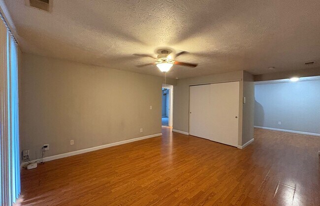 Building Photo - 525 Lowell Ave