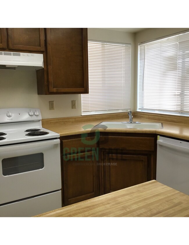 Building Photo - 941 Claremont Ct