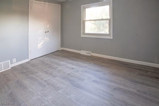 Building Photo - 1399 Barlow Rd