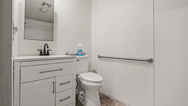 Building Photo - 25024 Twin Oaks Dr