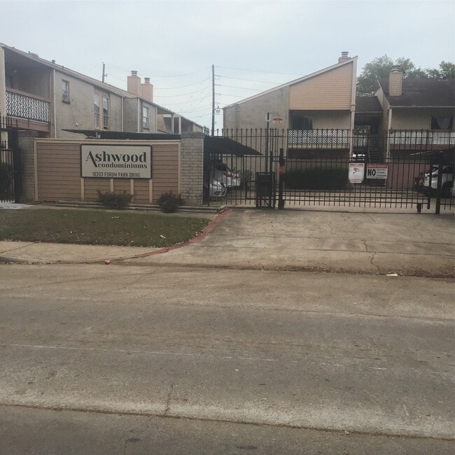 Building Photo - 10203 Forum Park Dr