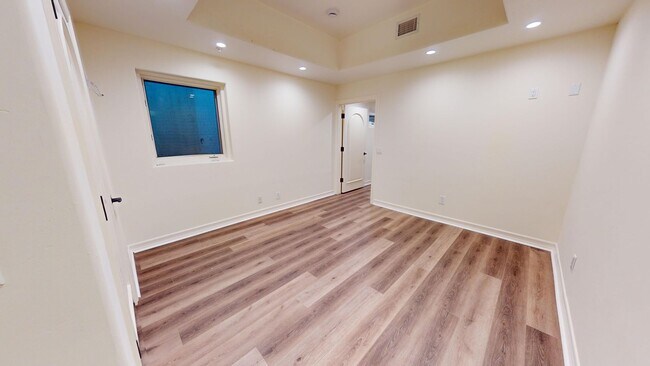 Building Photo - Spacious 4-bedroom 4.5 bath Home in a Gated Complex