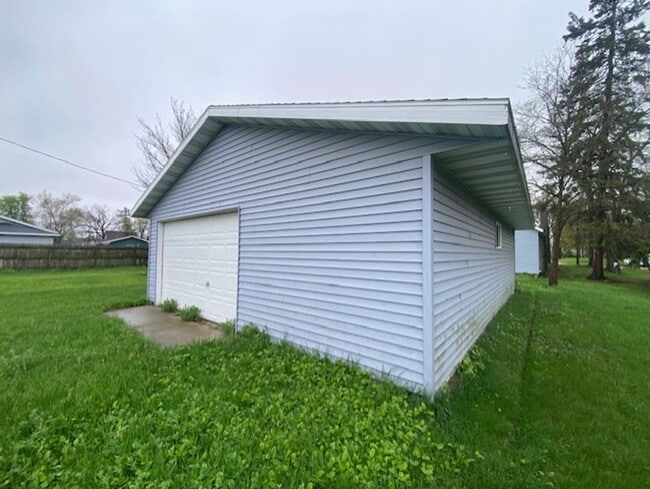 Building Photo - 2233 Illinois Ave