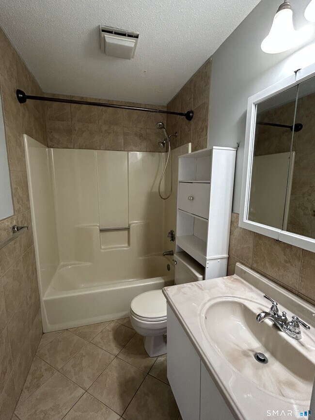 Building Photo - 90 Little Oak Ln