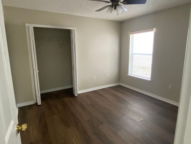 Building Photo - Home for rent