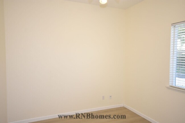Building Photo - 288 Marsalla Dr
