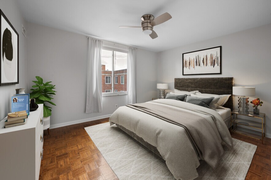 bedroom - 19425 Van Aken Blvd