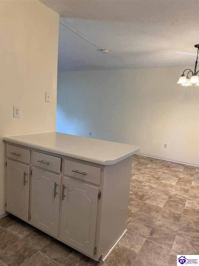 Building Photo - 105 Candy Ct