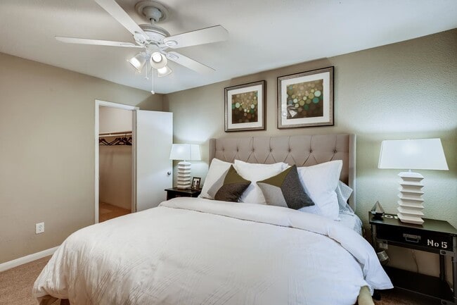 Building Photo - Luxury 1-Bed with Courtyards & Top Features!