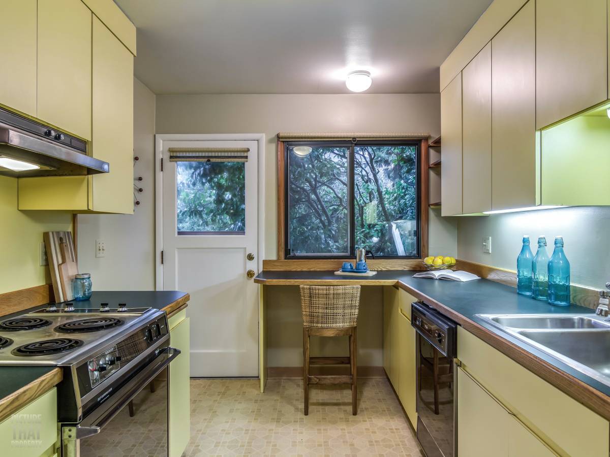 Kitchen - 2741 SE 32nd Ave